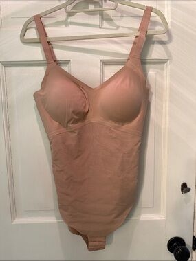 Honeylove Light Nude Sculpting Bodysuit with Built-In Cups